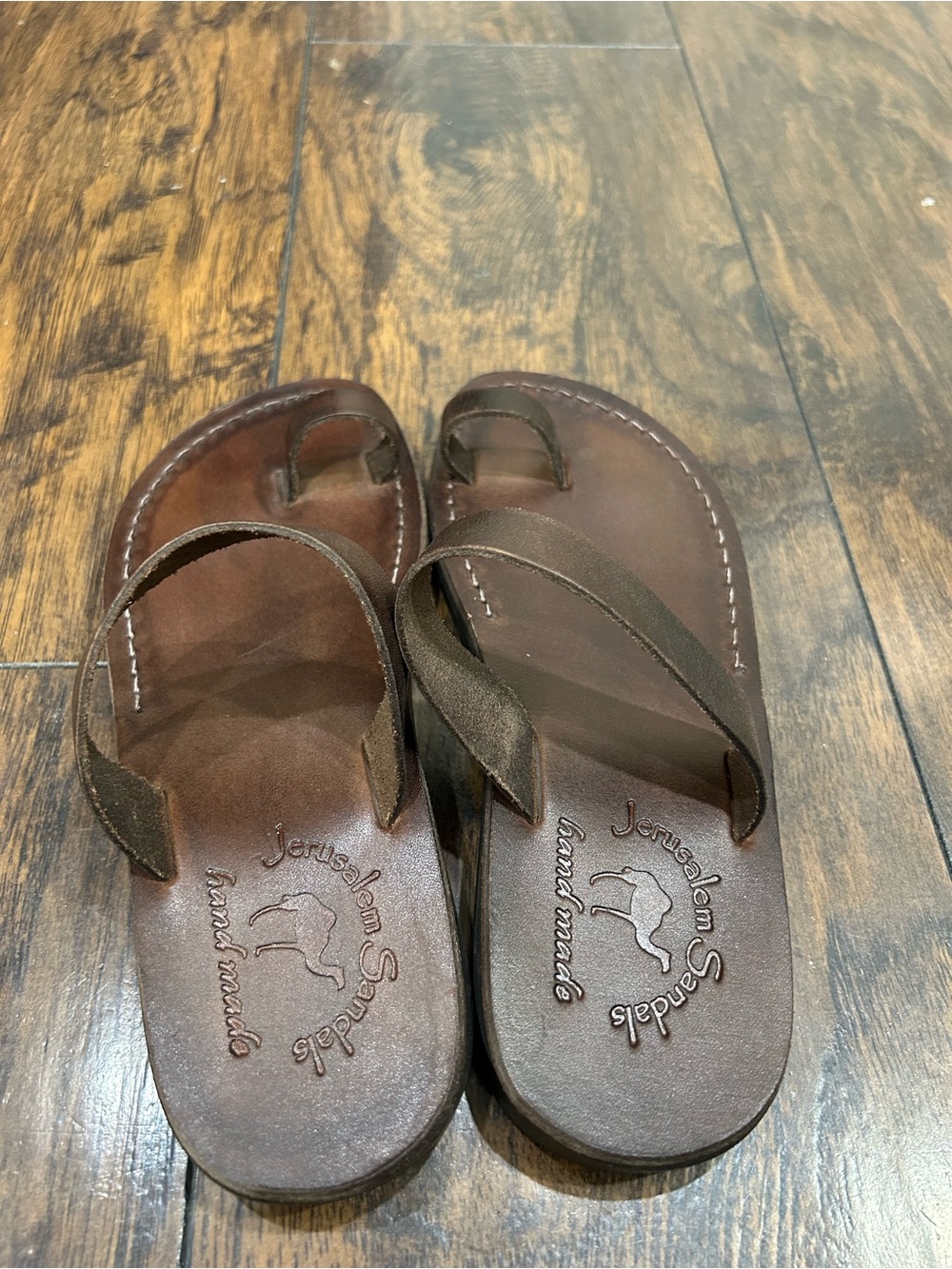 Women’s Brown Leather Toe-Loop Sandals - Picture 2 of 5